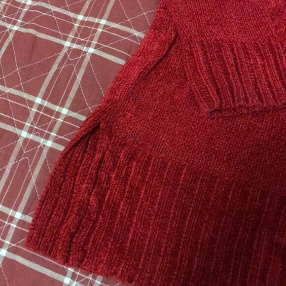 🌻Express red long sleeve turtle neck sweater - Picture 3 of 4